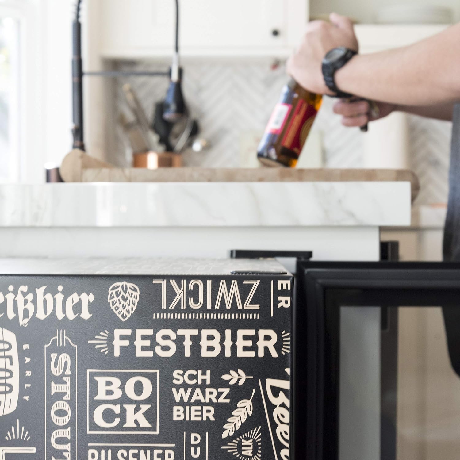 Getränkekühlschrank | Freistehender Kühlschrank für 126 Dosen mit Glastür mit Scharnier rechts | Mini-Getränkekühlschrank, perfekt für Bier, Wein, Limonade und kühlere Getränke