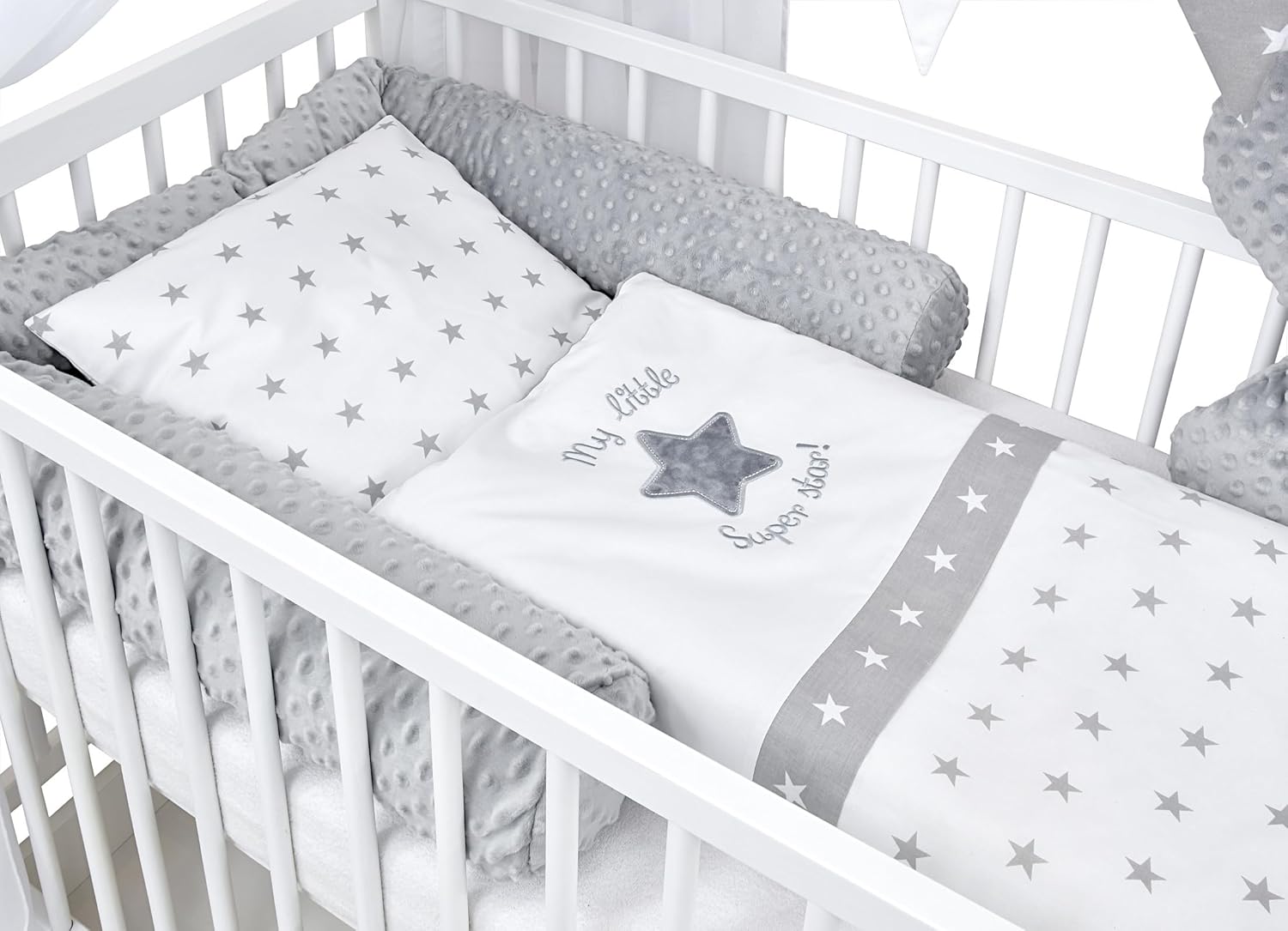 Baby Delux Babybett Komplett Set Hausbett 60x120 cm weiß Schublade Rausfallschutz Kinderbett Matratze Bettwäsche Deko Set (Prince Stars)