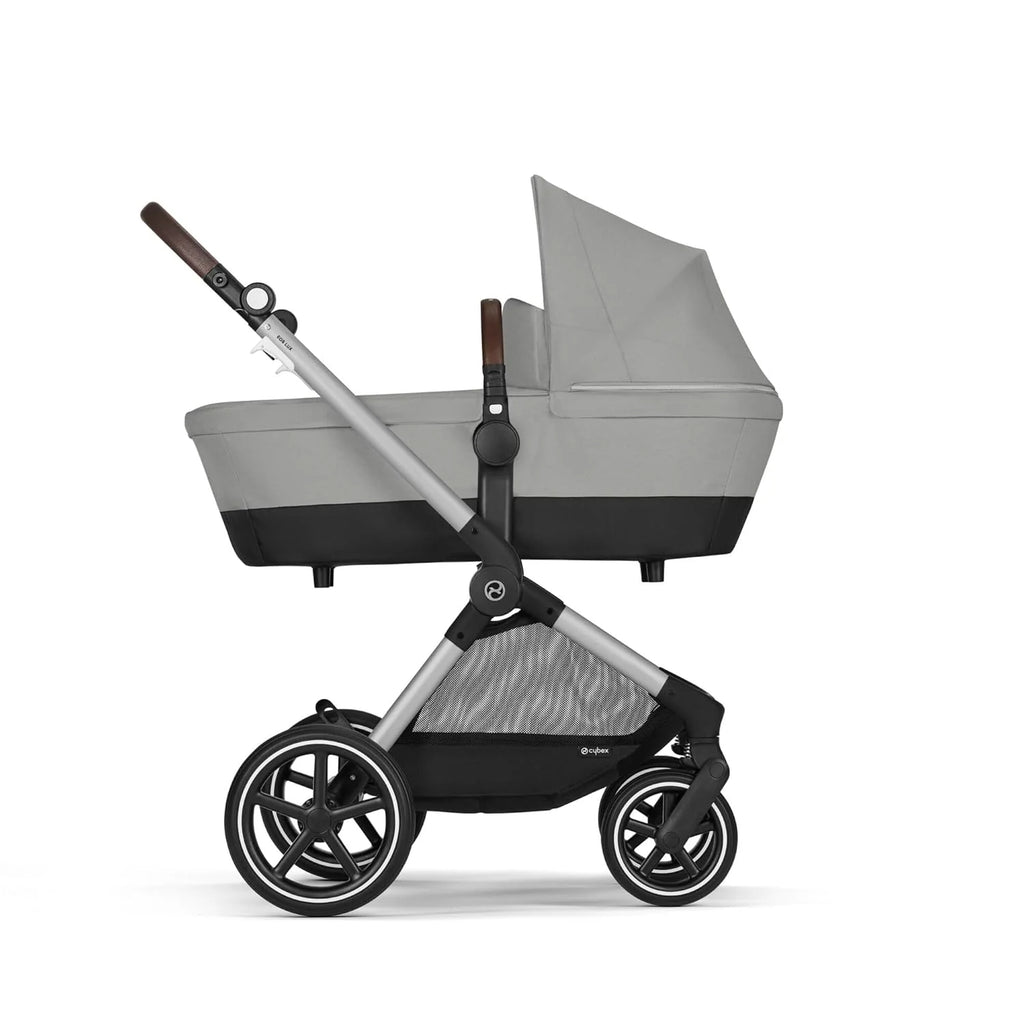 CYBEX Gold Kinderwagen EOS Lux 2-in-1 mit Babyschale Aton B2 i-Size und Babyschalen-Adapter, Reisesystem, Ab Geburt bis 22 kg (ca. 4 Jahre), Moon Black (Schwarz)