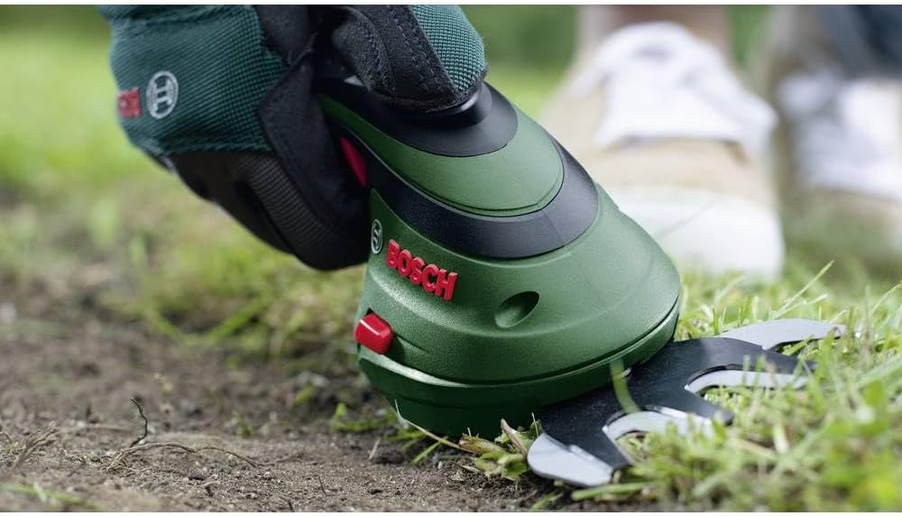 Bosch Akku Grasscheren Set Isio (3,6 Volt, Messerlnge 12 cm, Messerabstand 8 mm, mit XL-Gartenhandschuhen inklusive, in Softcase) – Amazon Edition