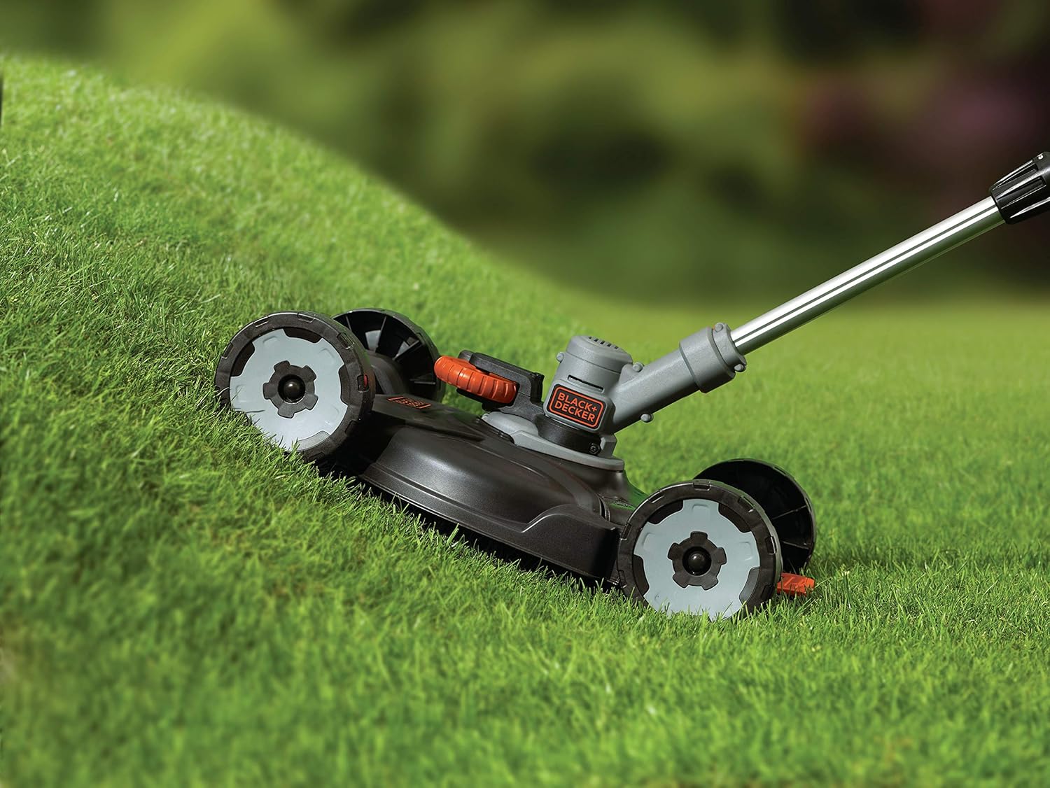 BLACK+DECKER 3-in-1 Multi-Trimmer-Set Rasentrimmer mit Akku Rasenkantenschneider (18V 2,0Ah Rasentrimmer mit Rasenmäheraufsatz, speziell für kleinste Rasenflächen und schwieriges Gelände) STC1820CM