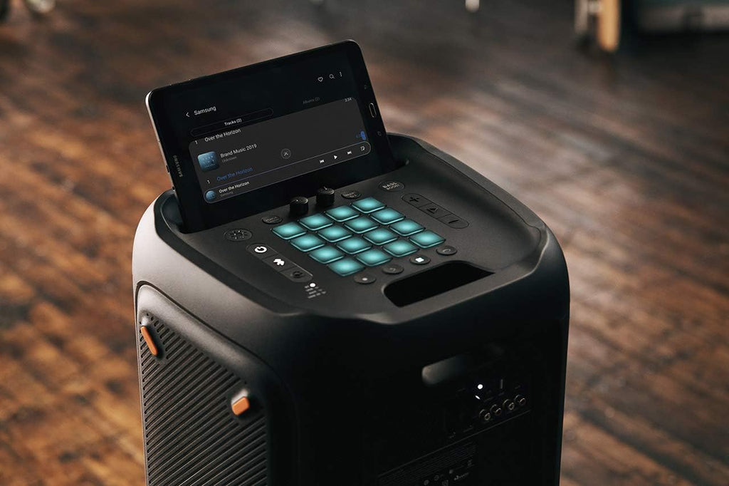 JBL PartyBox 710 - Schwarz – Trag - und rollbarer Bluetooth Party-Lautsprecher mit Lichteffekten – Spritzwassergeschützte, mobile Musikbox