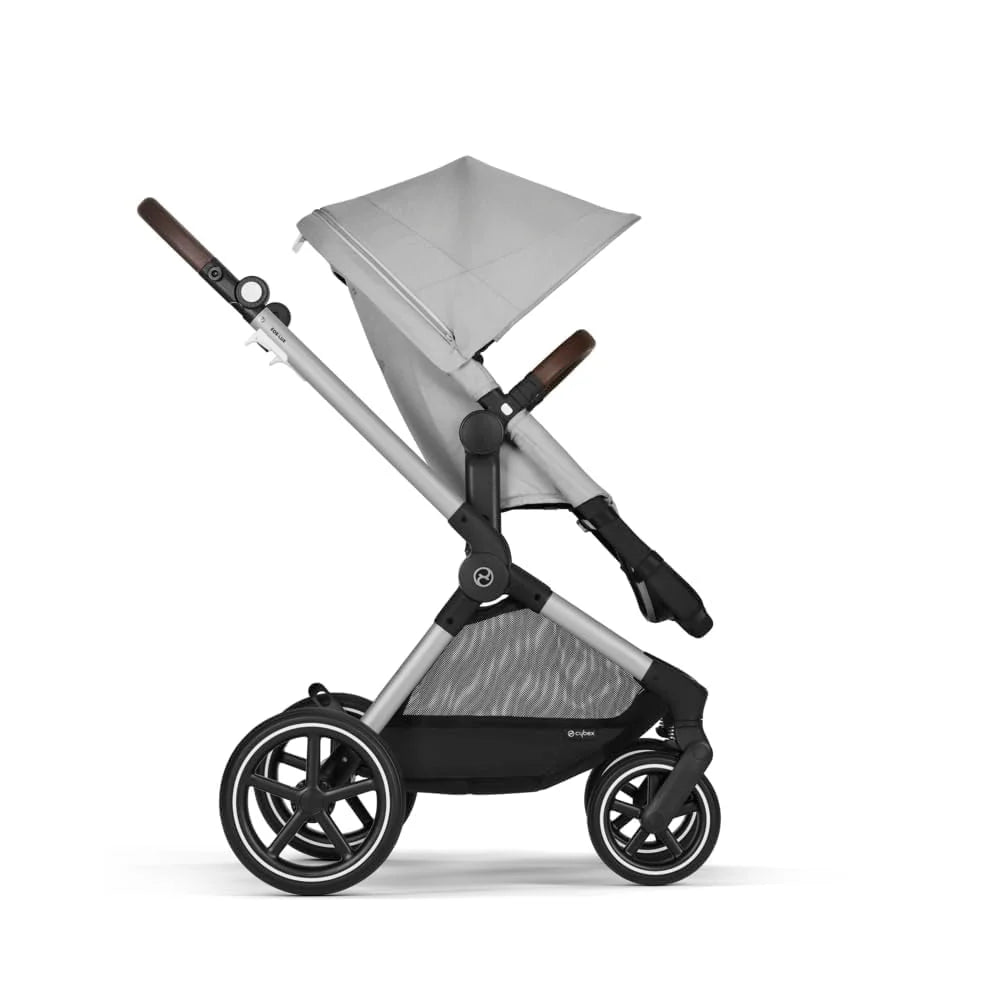 CYBEX Gold Kinderwagen EOS Lux 2-in-1 mit Babyschale Aton B2 i-Size und Babyschalen-Adapter, Reisesystem, Ab Geburt bis 22 kg (ca. 4 Jahre), Moon Black (Schwarz)