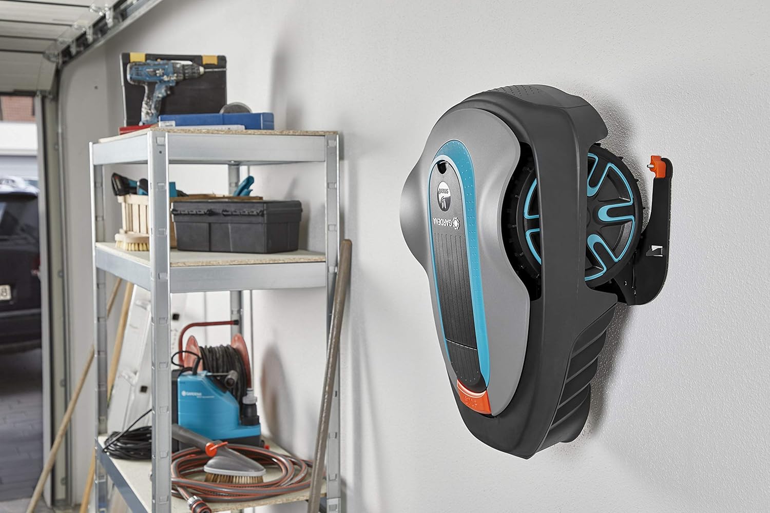 Gardena Original Garage für Mhroboter: Garage für Rasenmher, optimaler Sonnen- und Regenschutz für Rasenroboter und Ladestation (15020-20)