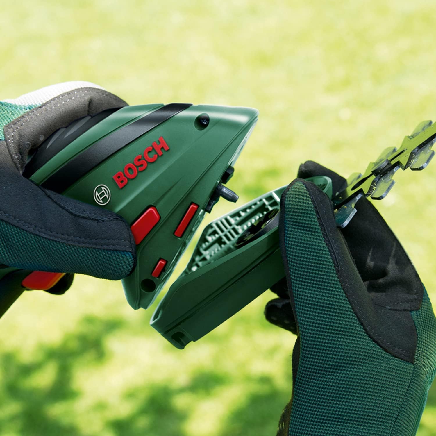 Bosch Akku Grasscheren Set Isio (3,6 Volt, Messerlnge 12 cm, Messerabstand 8 mm, mit XL-Gartenhandschuhen inklusive, in Softcase) – Amazon Edition