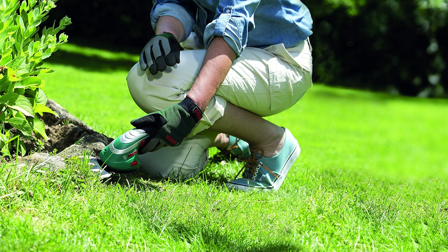 Bosch Akku Grasscheren Set Isio (3,6 Volt, Messerlnge 12 cm, Messerabstand 8 mm, mit XL-Gartenhandschuhen inklusive, in Softcase) – Amazon Edition